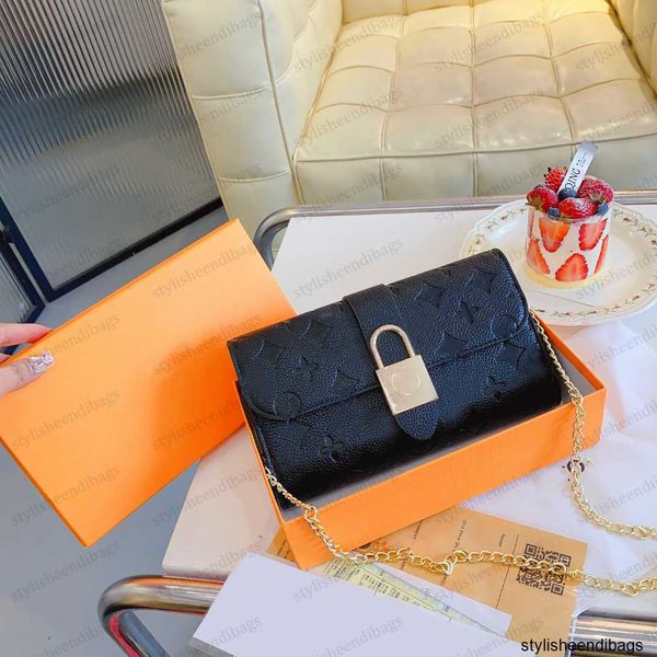 stylisheendibags designer wallet women chain bags leather handbags classic embossing clamshell bag with gold locking buckle purse crossbody
stylisheendibags designer wallet women chain bags leather handbags classic embossing clamshell bag with gold locking buckle purse crossbody