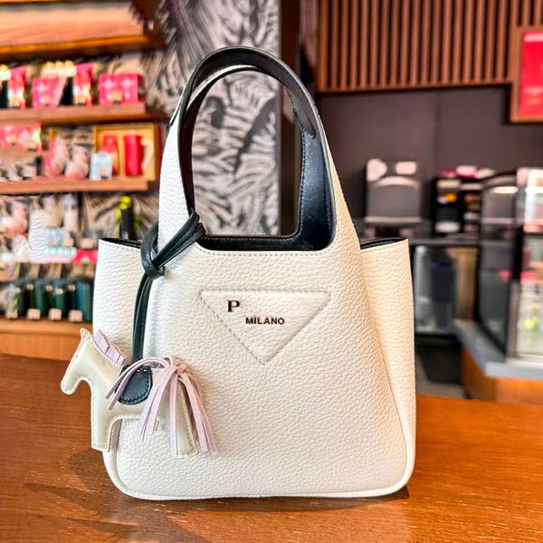 womens cowhide leather triangle prad basket bag luxury designer totes beach fashion cross body shopping weekend bags mens handbags purse wal
womens cowhide leather triangle prad basket bag luxury designer totes beach fashion cross body shopping weekend bags mens handbags purse wal
