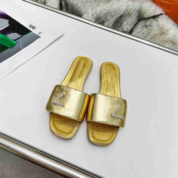 fashion slippers 2023 louisity luxury design summer viutonity men flat women slope heel leather rubber letter logo casual sandals lvity 06-0, Black
fashion slippers 2023 louisity luxury design summer viutonity men flat women slope heel leather rubber letter logo casual sandals lvity 06-0, Black