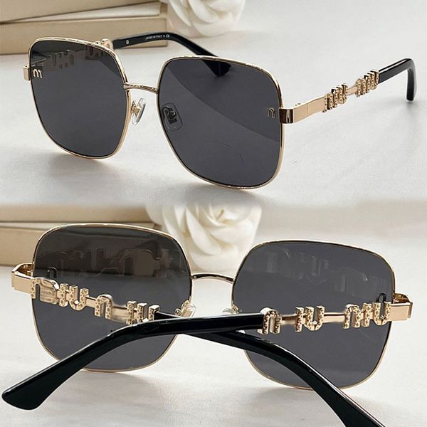 Fashionable womens designer sunglasses high-quality mens SMU028 square metal frame mirror leg letter link leisure vacation seaside eyewear with original box
Fashionable womens designer sunglasses high-quality mens SMU028 square metal frame mirror leg letter link leisure vacation seaside eyewear with original box