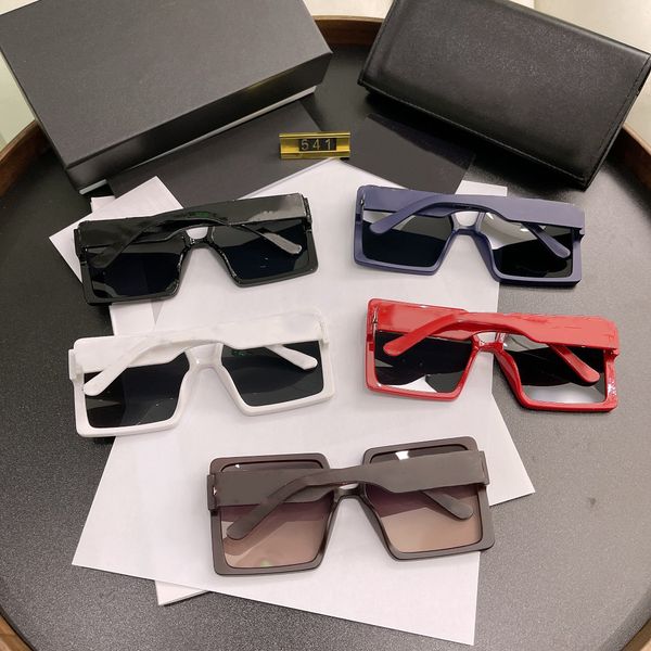 rectangle sunglasses grandma xiang's home sunglasses, polarized lens,five color frame optional, White;black
rectangle sunglasses grandma xiang's home sunglasses, polarized lens,five color frame optional, White;black