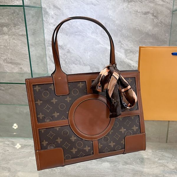 23ss upscale totes bag handbag luxurys designers shouder crossbody bag leather travel handbags for women purse pouch travel outdoors 34*26cm
23ss upscale totes bag handbag luxurys designers shouder crossbody bag leather travel handbags for women purse pouch travel outdoors 34*26cm
