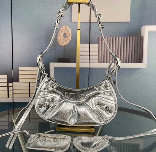 shoulder bags motorcycle handbag crossbody bag half moon armpit genuine leather handbags purses classic letter nails decor adjustable strap
shoulder bags motorcycle handbag crossbody bag half moon armpit genuine leather handbags purses classic letter nails decor adjustable strap