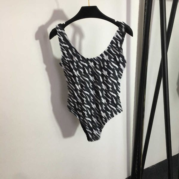 23ss one-piece swimsuit womens swimwear designer bikini full monogrammed logo printed ribbon cross-backless one-piece women clothes, White;black
23ss one-piece swimsuit womens swimwear designer bikini full monogrammed logo printed ribbon cross-backless one-piece women clothes, White;black