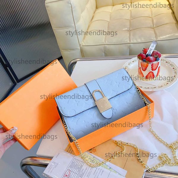 stylisheendibags designer wallet women's elegant clutch bag classic embossing long purse female fashion gold v-lock chian crossbody bag
stylisheendibags designer wallet women's elegant clutch bag classic embossing long purse female fashion gold v-lock chian crossbody bag