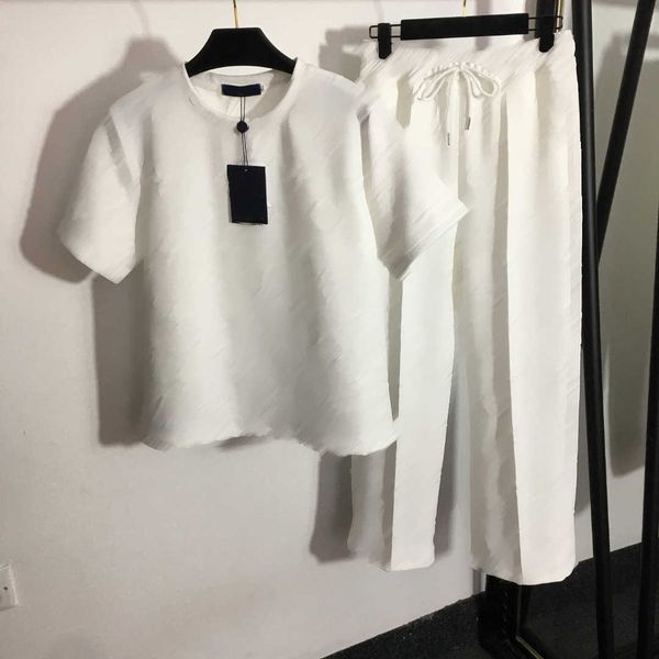 23ss womens designer clothing womens tracksuits presbyopia logo embossed short sleeve t-shirt elastic waist casual wide leg trousers set wom, White
23ss womens designer clothing womens tracksuits presbyopia logo embossed short sleeve t-shirt elastic waist casual wide leg trousers set wom, White