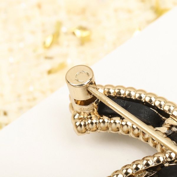 luxury quality charm brooch with diamond and black geunine leather have box stamp simple design ps7825a, Golden
luxury quality charm brooch with diamond and black geunine leather have box stamp simple design ps7825a, Golden