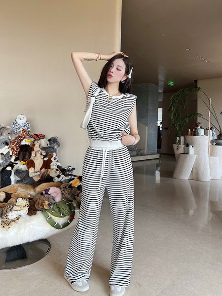 women's two piece pants 2023 summer new striped casual set arc de triomphe badge decoration with wide-legged pants fabric comfortable, White
women's two piece pants 2023 summer new striped casual set arc de triomphe badge decoration with wide-legged pants fabric comfortable, White