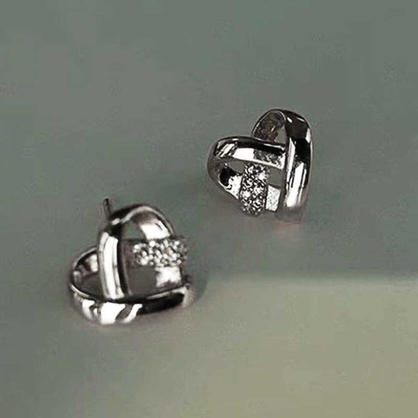 stud caoshi dainty heart shape ear studs female daily wearable accessories with shiny zirconia delicate fancy jewelry for engagement p230411, Golden;silver
stud caoshi dainty heart shape ear studs female daily wearable accessories with shiny zirconia delicate fancy jewelry for engagement p230411, Golden;silver