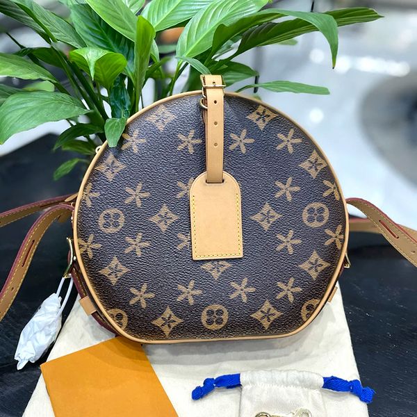2size m45647 2023 evening bag petite boite chapeau boite louvis shoulder bags womens mens leather tote crossbody handbag luxury designer emb
2size m45647 2023 evening bag petite boite chapeau boite louvis shoulder bags womens mens leather tote crossbody handbag luxury designer emb