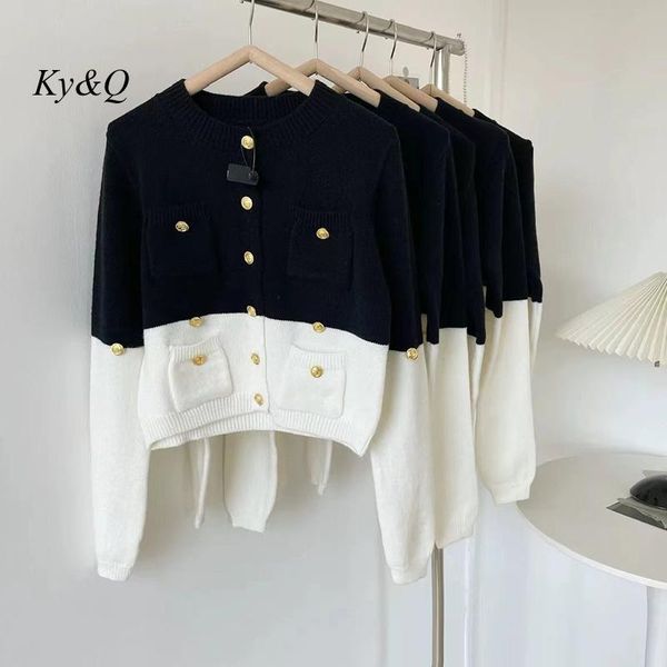 sweaters 2022 autumn new black and white color matching singlerow metal button slim oneck short longsleeved knitted cardigan women, White;black
sweaters 2022 autumn new black and white color matching singlerow metal button slim oneck short longsleeved knitted cardigan women, White;black