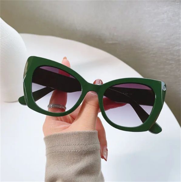 luxury cat eye sunglasses for women - vintage stylish design with oversize sun protection lenses, White;black
luxury cat eye sunglasses for women - vintage stylish design with oversize sun protection lenses, White;black