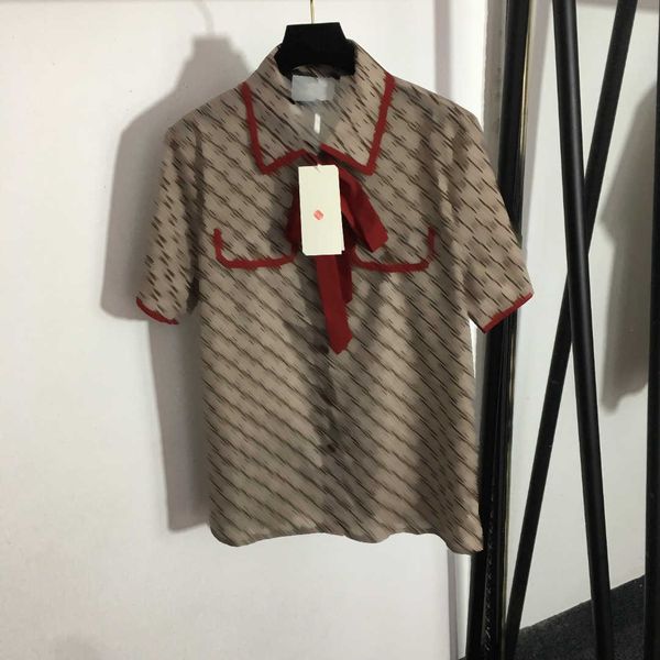 23ss tee womens t-shirt womens designer clothing monogram print temperament bow tie with lead fake pocket lapel short sleeve shirt womens cl, White
23ss tee womens t-shirt womens designer clothing monogram print temperament bow tie with lead fake pocket lapel short sleeve shirt womens cl, White