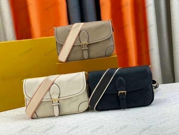2023 ss sac diane shoulder bag m46386 m46388 embossed grained leather designer baguette bag for women jacquard cross body strap purse
2023 ss sac diane shoulder bag m46386 m46388 embossed grained leather designer baguette bag for women jacquard cross body strap purse