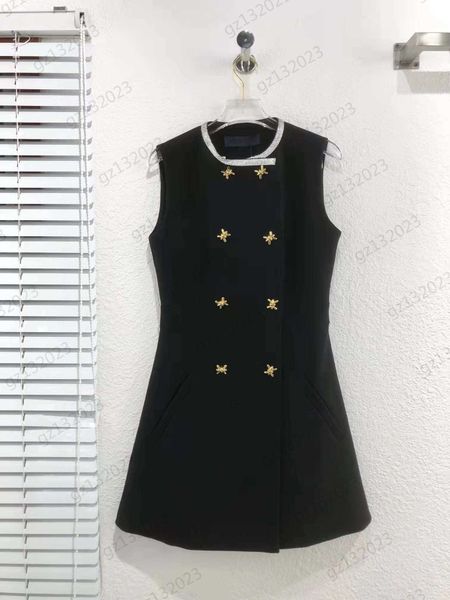 luxury dresses silver trim neckline custom metal double breasted sleeveless dress stitching classic logo jacquard lining comfortable skin fr, Black;gray
luxury dresses silver trim neckline custom metal double breasted sleeveless dress stitching classic logo jacquard lining comfortable skin fr, Black;gray