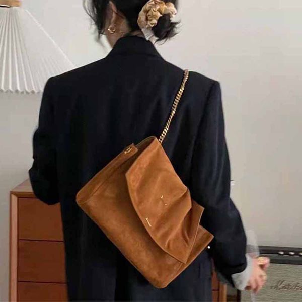 chain messenger bag leather designer bag women shoulder handbag clamshell crossbody bag metal y logo purse large capacity frosted women'
chain messenger bag leather designer bag women shoulder handbag clamshell crossbody bag metal y logo purse large capacity frosted women'