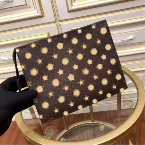 hig quality new travel toiletry pouch 26 cm protection makeup clutch women leather waterproof cosmetic bags women with dust bag tote hand ba
hig quality new travel toiletry pouch 26 cm protection makeup clutch women leather waterproof cosmetic bags women with dust bag tote hand ba