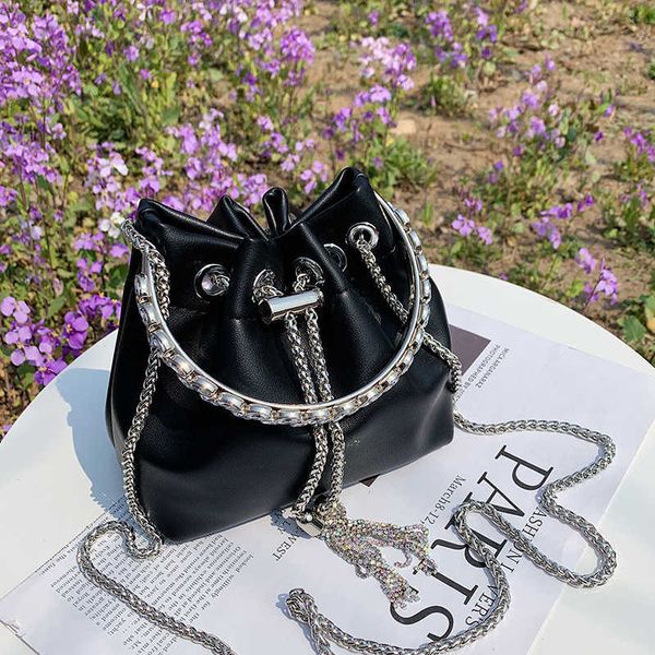 shopping bags new women's shiny diamond hand fashion trend hands chain single shoulder studded bucket bags
shopping bags new women's shiny diamond hand fashion trend hands chain single shoulder studded bucket bags