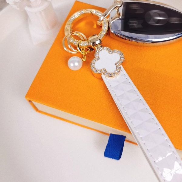 23 keychains for womens designer wallet pendant 24k gold-plated leather four-leaf clover diamond belt pearl car key chain festive couple gif, Silver
23 keychains for womens designer wallet pendant 24k gold-plated leather four-leaf clover diamond belt pearl car key chain festive couple gif, Silver