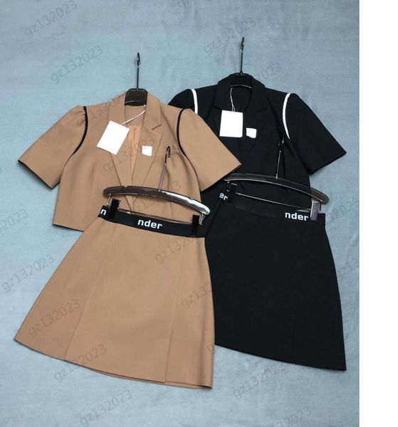 brand two piece dress front logo decorated lapel bubble short sleeve suit jacket patchwork letter webbing high waist slim skirt 2 colors des, White
brand two piece dress front logo decorated lapel bubble short sleeve suit jacket patchwork letter webbing high waist slim skirt 2 colors des, White