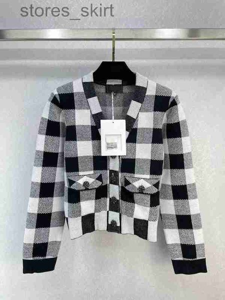 women's sweaters designermilan runway sweaters 2023 spring v neck long sleeve high end jacquard cardigan women's designer coats 01, White;black
women's sweaters designermilan runway sweaters 2023 spring v neck long sleeve high end jacquard cardigan women's designer coats 01, White;black