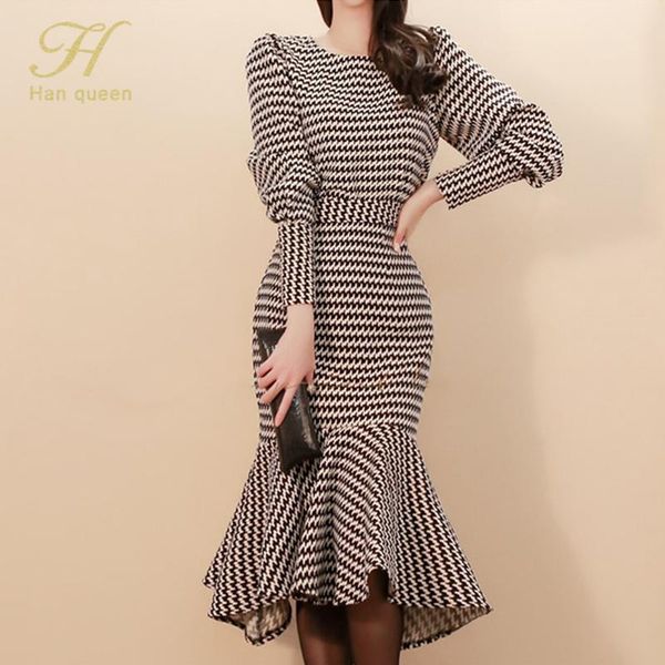 pants h han queen 2 pieces suit women 2020 autumn oneck crop and sheath mermaid skirts elegant slim plaid occupation skirt suit, White
pants h han queen 2 pieces suit women 2020 autumn oneck crop and sheath mermaid skirts elegant slim plaid occupation skirt suit, White