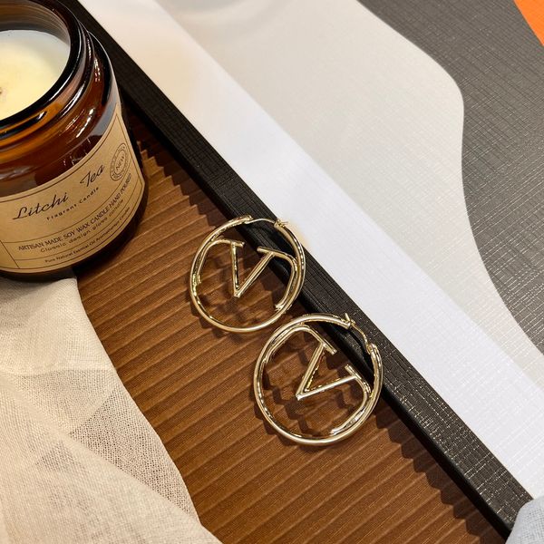 2023 hoop huggie earrings designerwomen gifts jewelry family gathering gift earrings luxury style women's love earrings jewelry copper, Golden;silver
2023 hoop huggie earrings designerwomen gifts jewelry family gathering gift earrings luxury style women's love earrings jewelry copper, Golden;silver