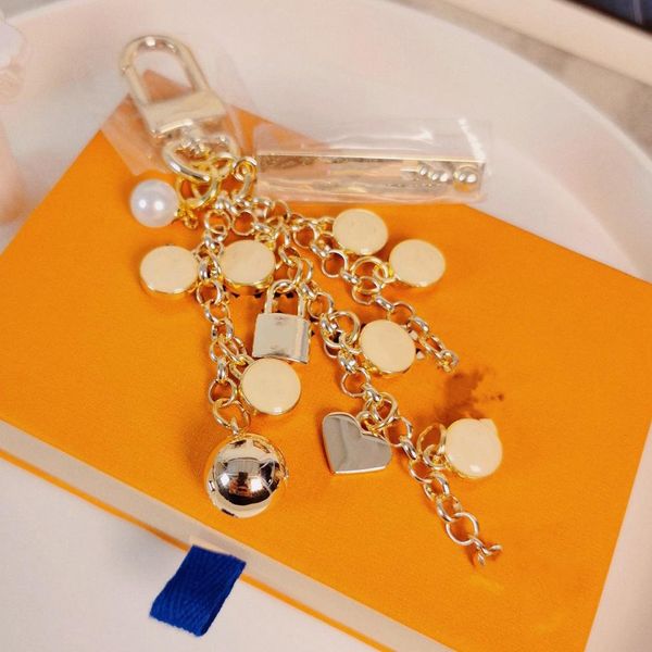 23designer luxury keychain womenes gold-plated letter love money belt pearl wallet chain exquisite packaging girlfriend holiday gift l, Silver
23designer luxury keychain womenes gold-plated letter love money belt pearl wallet chain exquisite packaging girlfriend holiday gift l, Silver
