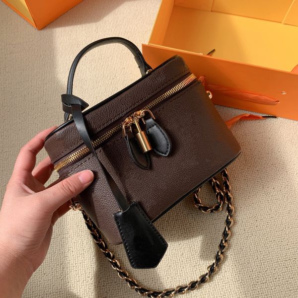 luxury designer women cosmetic bags 2023 fashion retro printed style handbag temperament collocation silk scarf diagonal shoulder bag
luxury designer women cosmetic bags 2023 fashion retro printed style handbag temperament collocation silk scarf diagonal shoulder bag