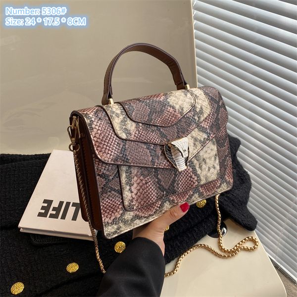 Factory wholesale ladies shoulder bags 6 colors this year's popular snake handbag street color leather mobile phone bag elegant embossed fashion backpack, Red-5306#
Factory wholesale ladies shoulder bags 6 colors this year's popular snake handbag street color leather mobile phone bag elegant embossed fashion backpack, Red-5306#