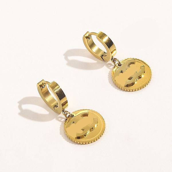 designer letter round pendant stud earrings fashion luxury style earring for women brand jewelry accessory gifts high quality, Golden;silver
designer letter round pendant stud earrings fashion luxury style earring for women brand jewelry accessory gifts high quality, Golden;silver