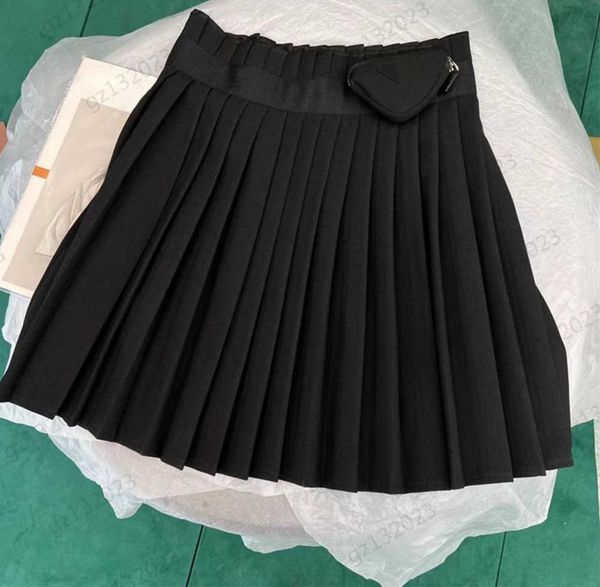 black skirts triangle logo decoration removable fanny pack high waist trend skirt classic pleated version fashion joker skirts women apparel
black skirts triangle logo decoration removable fanny pack high waist trend skirt classic pleated version fashion joker skirts women apparel