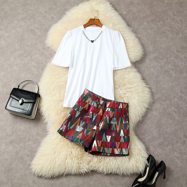 two piece dress european and american women's clothes 2023 spring new short sleeve chain t-shirt white jacquard shorts fashion suit
two piece dress european and american women's clothes 2023 spring new short sleeve chain t-shirt white jacquard shorts fashion suit