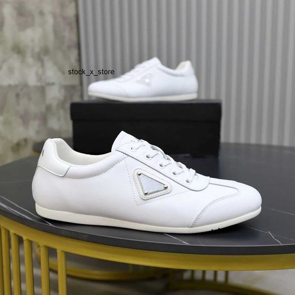 wholesale enameled metal triangle sneakers shoes men rubber sole man casual walking famous americas cup runner race athletic eu38-46 with, Black
wholesale enameled metal triangle sneakers shoes men rubber sole man casual walking famous americas cup runner race athletic eu38-46 with, Black