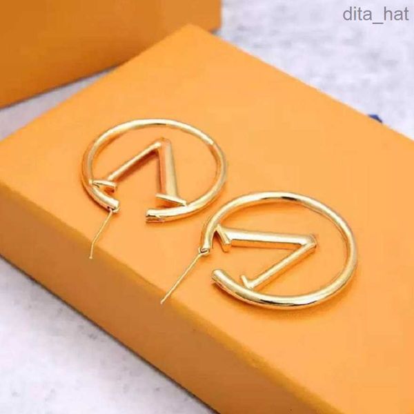 womens hoops earrings for women stud fashion big circle simple earring jewelry luxurys designer earings letter earring, Golden;silver
womens hoops earrings for women stud fashion big circle simple earring jewelry luxurys designer earings letter earring, Golden;silver