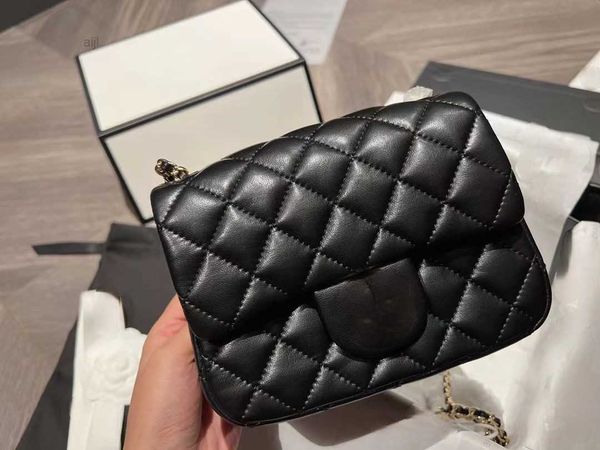 cc tote designer bag totes s handbag shoulder crossbody saddle women luxurys designe chain gold ball football quilted fashion casual lambski
cc tote designer bag totes s handbag shoulder crossbody saddle women luxurys designe chain gold ball football quilted fashion casual lambski