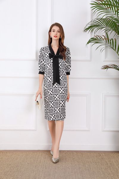 womens dress v neck short sleeve floral printed silk midi dress, Black;gray
womens dress v neck short sleeve floral printed silk midi dress, Black;gray