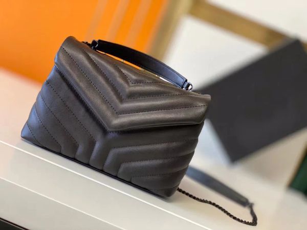 women's cross body designer bags handbag caviar leather messenger shoulder bag 16 card slots are built in gift box 22cm
women's cross body designer bags handbag caviar leather messenger shoulder bag 16 card slots are built in gift box 22cm