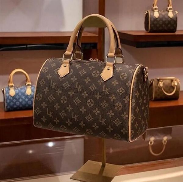 men luxurys designers fashion wsomen bag bags lady totes handbags with key lock shoulder fashion bag
men luxurys designers fashion wsomen bag bags lady totes handbags with key lock shoulder fashion bag