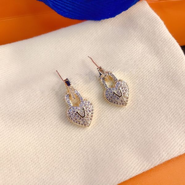 2023 new charm womens pendant love earrings charming luxury designer letter crystal rhinestone earrings 18k gold plated womens wedding party, Golden
2023 new charm womens pendant love earrings charming luxury designer letter crystal rhinestone earrings 18k gold plated womens wedding party, Golden