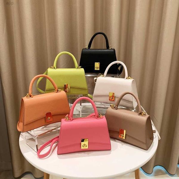 new ladies hand bag fashion pu leather crossbody designer handbags famous brands women luxury purse
new ladies hand bag fashion pu leather crossbody designer handbags famous brands women luxury purse