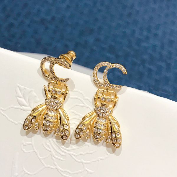 luxury insect bee stud designer women hoop earrings stud alphabet earrings jewelry box set valentine's day gift engagement #102, Golden;silver
luxury insect bee stud designer women hoop earrings stud alphabet earrings jewelry box set valentine's day gift engagement #102, Golden;silver
