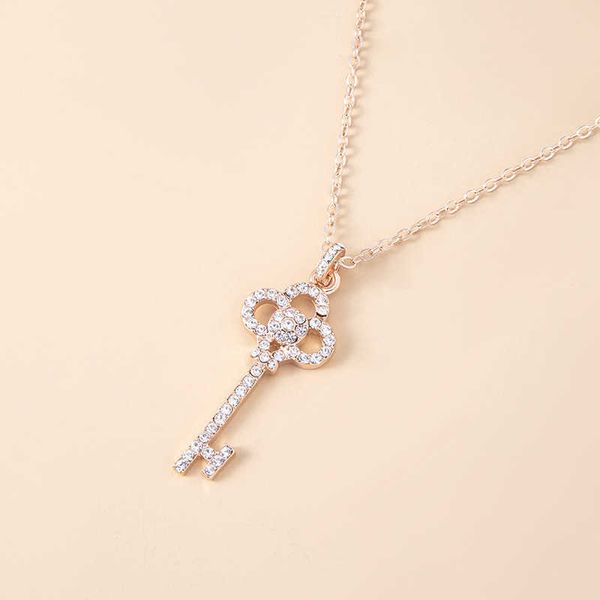 t family alloy diamond collar chain crown sunflower pendant simple and elegant rose gold key necklace, Silver
t family alloy diamond collar chain crown sunflower pendant simple and elegant rose gold key necklace, Silver