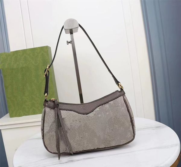 2023the underarm bag that exploded this year has a simple and three-dimensional outline, which looks tough but not too sharp. paired with th
2023the underarm bag that exploded this year has a simple and three-dimensional outline, which looks tough but not too sharp. paired with th