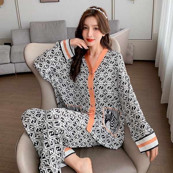 womens sleepwear autumn pajamas fashion snake skin print silk like nightwear casual vneck homewear pyjamas femme 230414, Black;red
womens sleepwear autumn pajamas fashion snake skin print silk like nightwear casual vneck homewear pyjamas femme 230414, Black;red