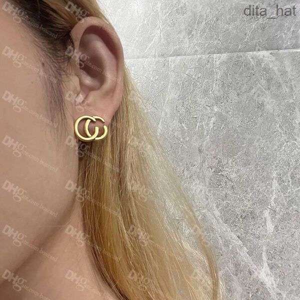 vintage designer letter charm earrings interlocking alphabet eardrop women simple style studs e party date ear studs with box, Golden;silver
vintage designer letter charm earrings interlocking alphabet eardrop women simple style studs e party date ear studs with box, Golden;silver