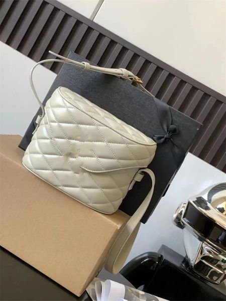 10Aleather handbags camera bag Quilted sheepskin b shaped barrel design extremely complex hand crafted letter swirling mouth design and diamond pattern quilting 8, A1
10Aleather handbags camera bag Quilted sheepskin b shaped barrel design extremely complex hand crafted letter swirling mouth design and diamond pattern quilting 8, A1