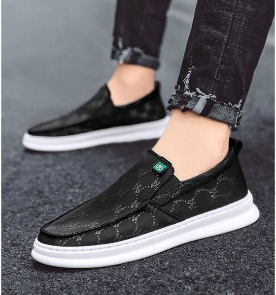 men walking flat shoes casual fashion luxury brands outdoor athletic women sneakers tenis feminino flats training
men walking flat shoes casual fashion luxury brands outdoor athletic women sneakers tenis feminino flats training