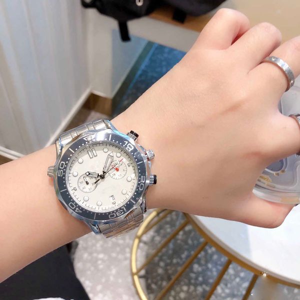 luxury fashion male designer 40mm dial imported original quartz movement fashion classic style stainless steel waterproof watch, Slivery;black
luxury fashion male designer 40mm dial imported original quartz movement fashion classic style stainless steel waterproof watch, Slivery;black