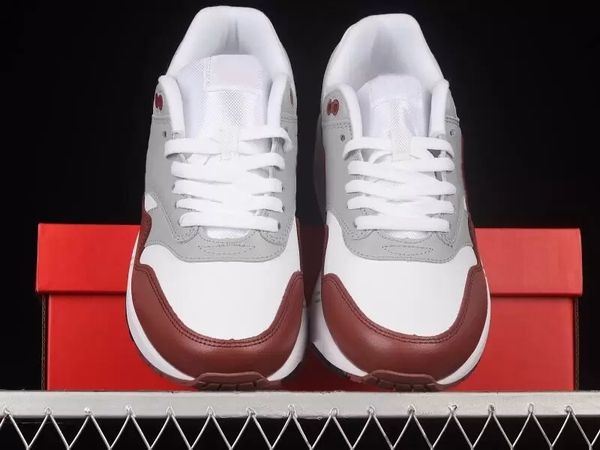 basketball shoes max 1 mystic dates white wolf grey black designer shoes sneaker sports with original box
basketball shoes max 1 mystic dates white wolf grey black designer shoes sneaker sports with original box